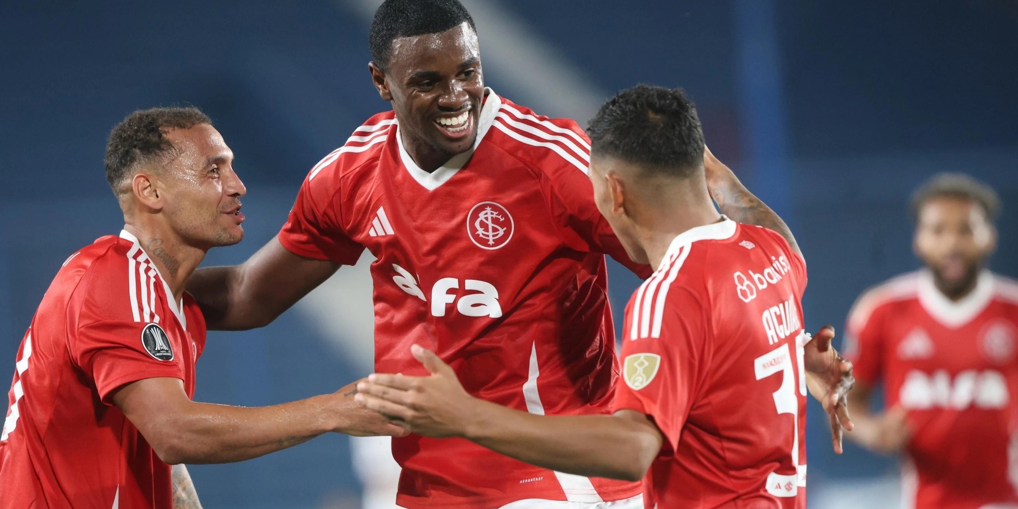 Ricardo Mathias e Aguirre marcaram no Uruguai, na noite desta quinta-feira (15), e o Colorado assumiu a vice-liderança do Grupo F faltando uma rodada para o fim da fase de grupos. Ricardo Mathias e Aguirre marcaram no Uruguai, na noite desta quinta-feira (15), e o Colorado assumiu a vice-liderança do Grupo F faltando uma rodada para o fim da fase de grupos.