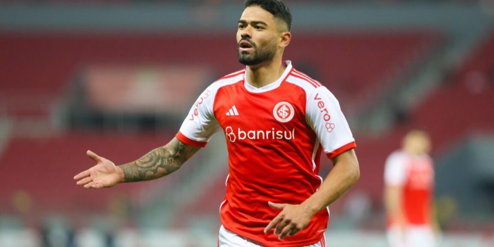Bruno Tabata estreou bem e fez o gol da vitória colorada; Thiago Maia também marcou pela primeira vez. Bruno Tabata estreou bem e fez o gol da vitória colorada; Thiago Maia também marcou pela primeira vez.
