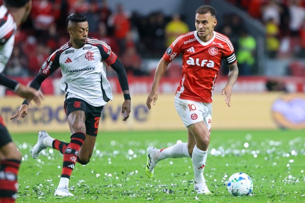 No Beira-Rio, com mais de 43 mil torcedores, o Colorado foi superado por 2 a 0 no jogo de volta das oitavas de final, na noite desta quarta-feira (20).