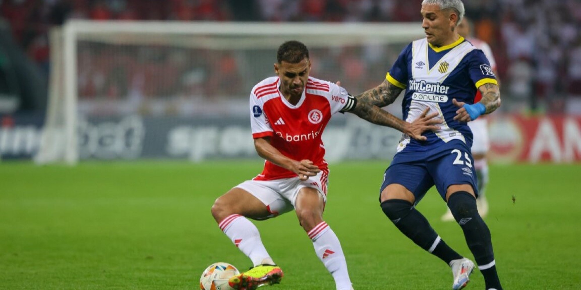 Sandez abriu o placar para os visitantes e Alan Patrick deixou tudo igual no placar, no jogo que marcou a estreia de Roger Machado no estádio colorado como treinador da equipe. Sandez abriu o placar para os visitantes e Alan Patrick deixou tudo igual no placar, no jogo que marcou a estreia de Roger Machado no estádio colorado como treinador da equipe.