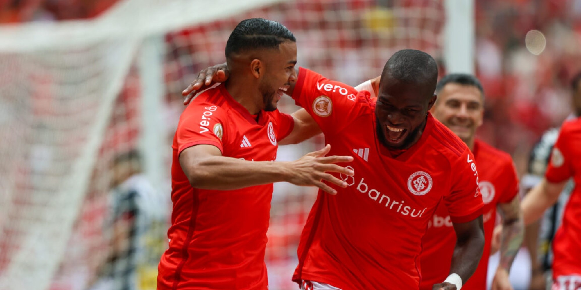 Enner Valencia (duas vezes), Alan Patrick, Wanderson, Fabricio Bustos e Luiz Adriano, além de Kevyson (contra) marcaram os gols da vitória colorada. O 7 a 1 foi a maior goleada do confronto entre as duas equipes e desta edição do campeonato. Enner Valencia (duas vezes), Alan Patrick, Wanderson, Fabricio Bustos e Luiz Adriano, além de Kevyson (contra) marcaram os gols da vitória colorada. O 7 a 1 foi a maior goleada do confronto entre as duas equipes e desta edição do campeonato.