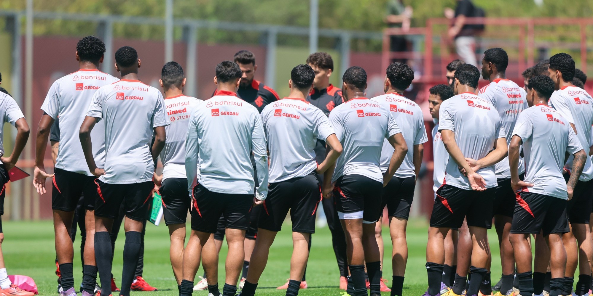 Após empate em 1 a 1 com o Corinthians, o Colorado se prepara para a 27ª rodada do Brasileirão; no sábado (4), às 18h30min, vai receber a equipe carioca novamente no Beira-Rio. Após empate em 1 a 1 com o Corinthians, o Colorado se prepara para a 27ª rodada do Brasileirão; no sábado (4), às 18h30min, vai receber a equipe carioca novamente no Beira-Rio.
