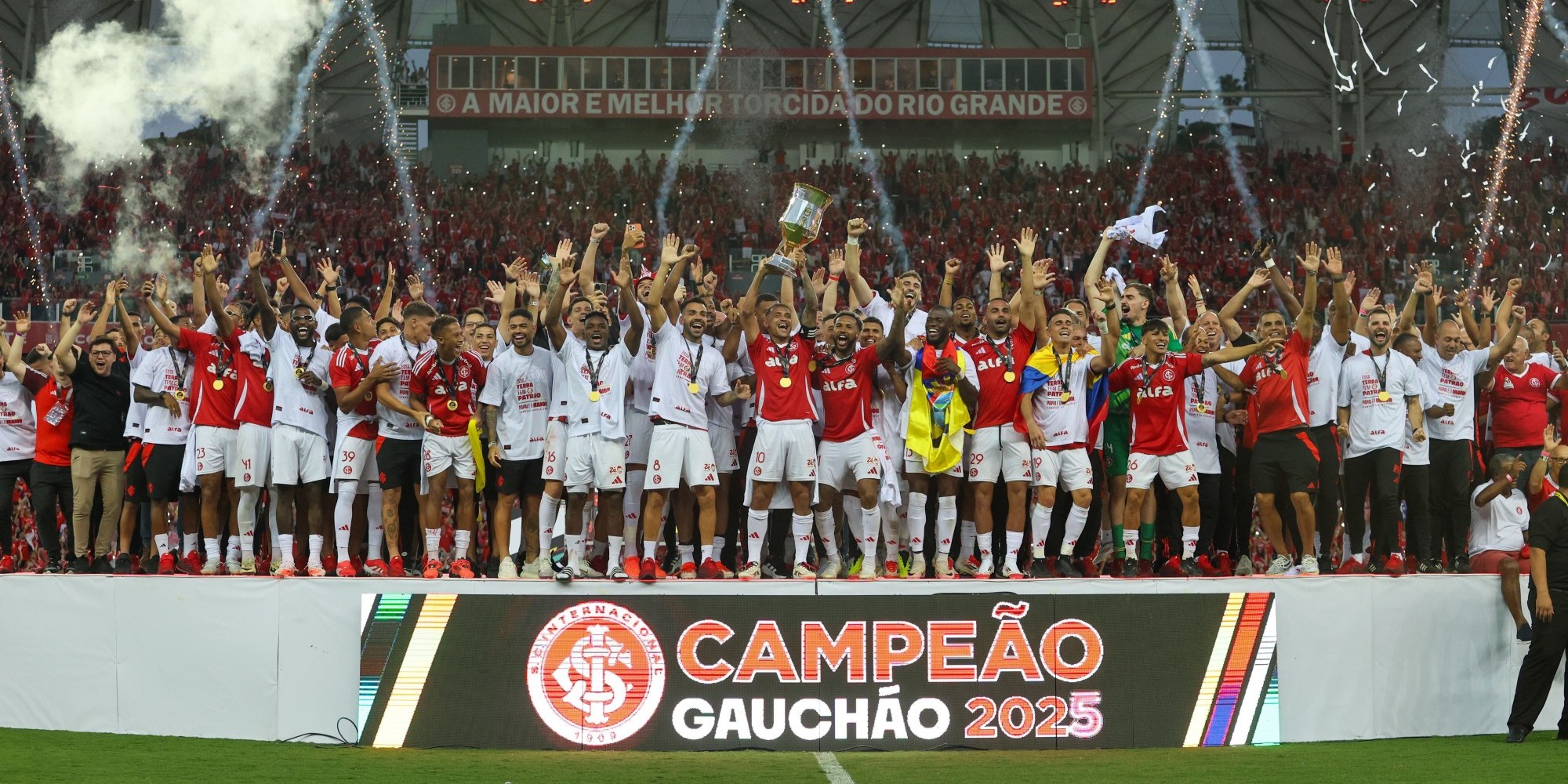 Com nove vitórias em 12 jogos e 83,3% de aproveitamento, o Colorado é a melhor equipe da Série A do Brasileirão até agora, marcando gols em todos os jogos do Estadual. Com nove vitórias em 12 jogos e 83,3% de aproveitamento, o Colorado é a melhor equipe da Série A do Brasileirão até agora, marcando gols em todos os jogos do Estadual.