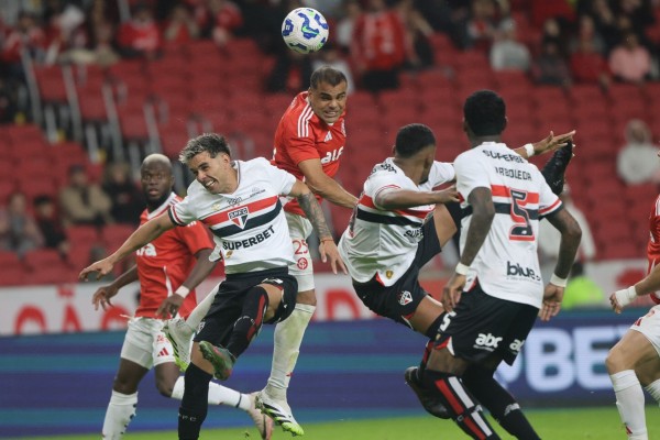 O Colorado sofreu a segunda derrota seguida em casa e vai pressionado para o confronto decisivo contra o Fluminense, pela Copa do Brasil, na próxima quarta-feira (6).