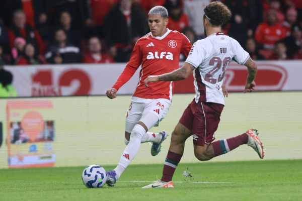 Com gols de Everaldo, o Tricolor venceu por 2 a 1, nesta quarta-feira (30), e levou a vantagem para o jogo de volta das oitavas de final. Carbonero marcou para o Colorado, que agora precisa reverter o placar no Maracanã para seguir vivo na competição.
