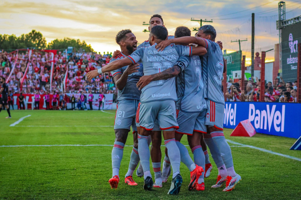 Alan Patrick, de pênalti, e Victor Gabriel marcaram os gols colorados. O técnico Roger Machado lamentou os erros defensivos.