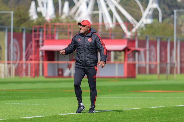 O Colorado vai enfrentar o Vitória no dia 12, no Beira-Rio, pela 13ª rodada; o técnico Roger Machado comandou atividade nesta quarta-feira (2).