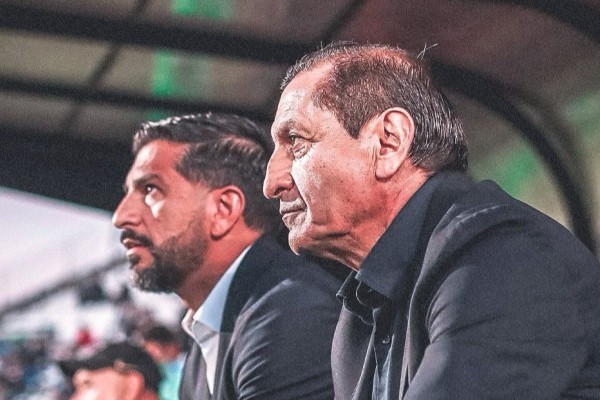 Argentino de 66 anos chega para dar resposta imediata no vestiário, após vencer disputa com Luis Zubeldía, e pode estrear sábado (27) contra o Juventude.
