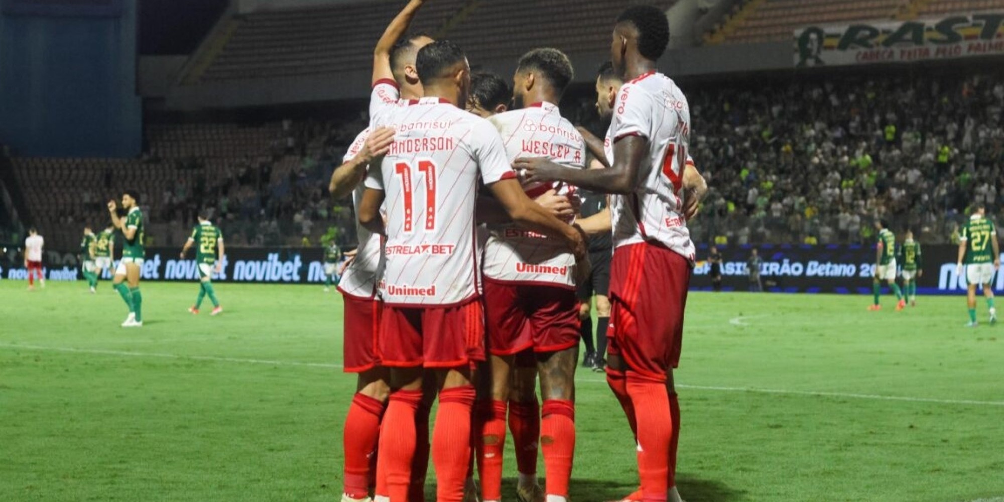 Fazendo valer a lei do ex, Wesley marcou o gol da vitória colorada, quebrando um tabu de dez anos sem vencer a equipe alviverde em São Paulo. Fazendo valer a lei do ex, Wesley marcou o gol da vitória colorada, quebrando um tabu de dez anos sem vencer a equipe alviverde em São Paulo.