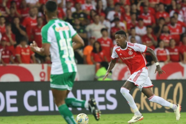 Após empatar em 1 a 1 no tempo normal, o Jaconero venceu por 6 a 5 nas penalidades depois de Robert Renan errar cavadinha.