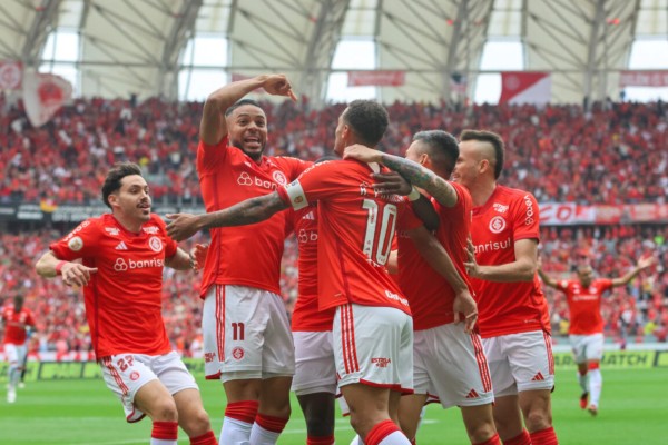 Valencia, Wanderson e Alan Patrick marcaram os gols da vitória. João Pedro e Suárez descontaram para o Tricolor.
