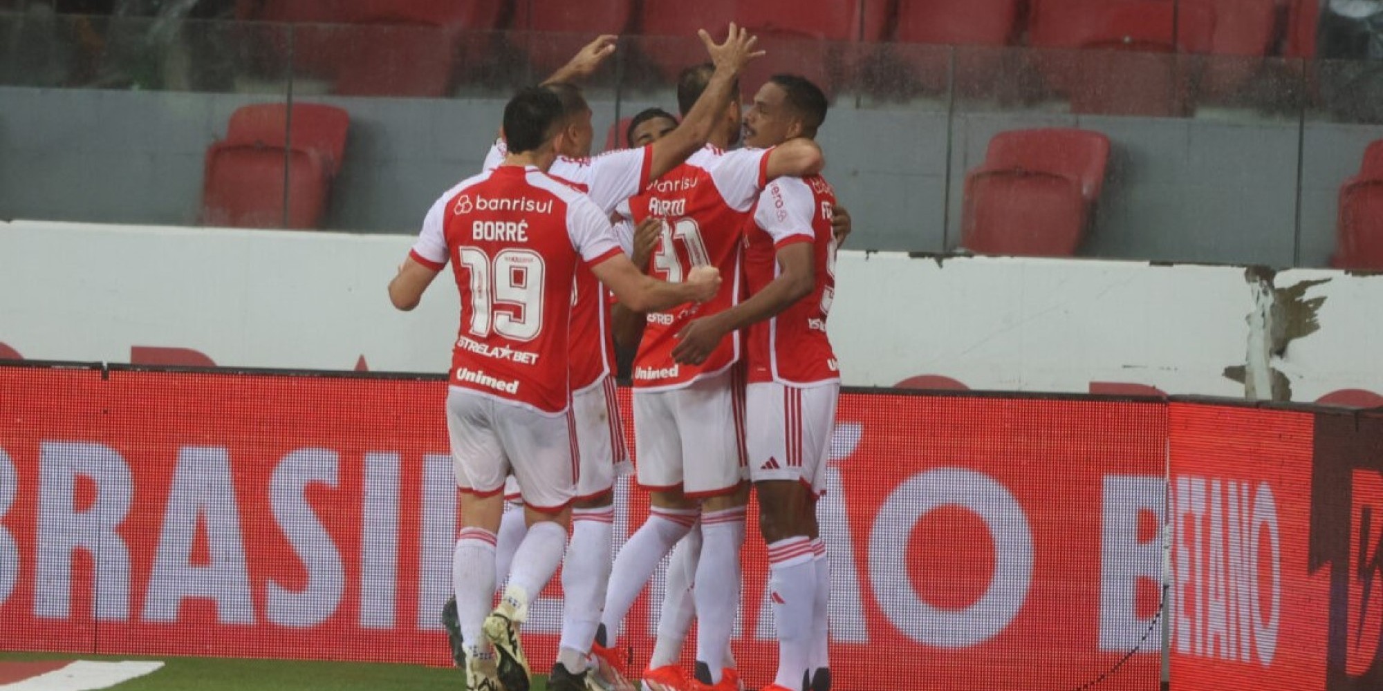 O Colorado ganhou de virada no Beira-Rio, no sábado (13), e interrompeu uma sequência de quatro empates consecutivos. O Colorado ganhou de virada no Beira-Rio, no sábado (13), e interrompeu uma sequência de quatro empates consecutivos.