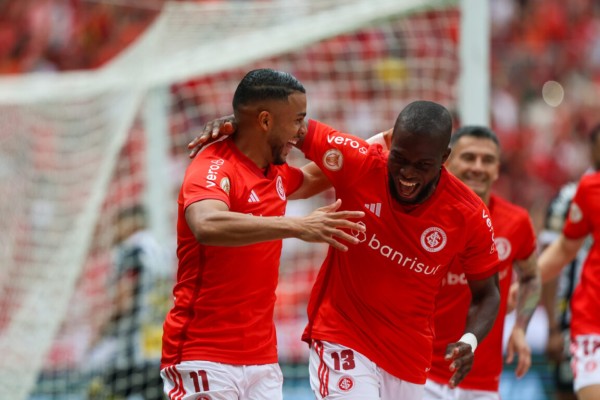 Enner Valencia (duas vezes), Alan Patrick, Wanderson, Fabricio Bustos e Luiz Adriano, além de Kevyson (contra) marcaram os gols da vitória colorada. O 7 a 1 foi a maior goleada do confronto entre as duas equipes e desta edição do campeonato.