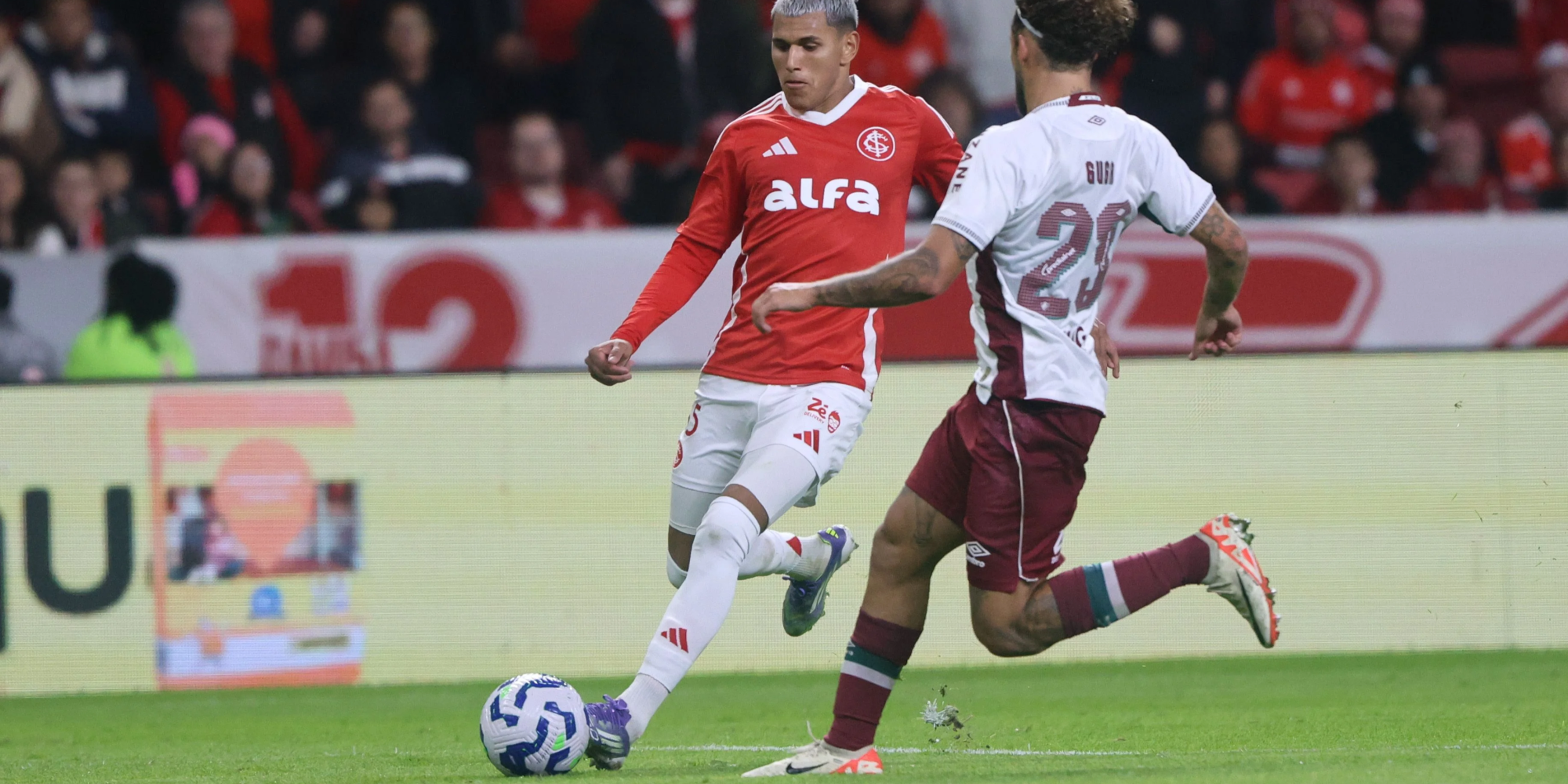 Com gols de Everaldo, o Tricolor venceu por 2 a 1, nesta quarta-feira (30), e levou a vantagem para o jogo de volta das oitavas de final. Carbonero marcou para o Colorado, que agora precisa reverter o placar no Maracanã para seguir vivo na competição.