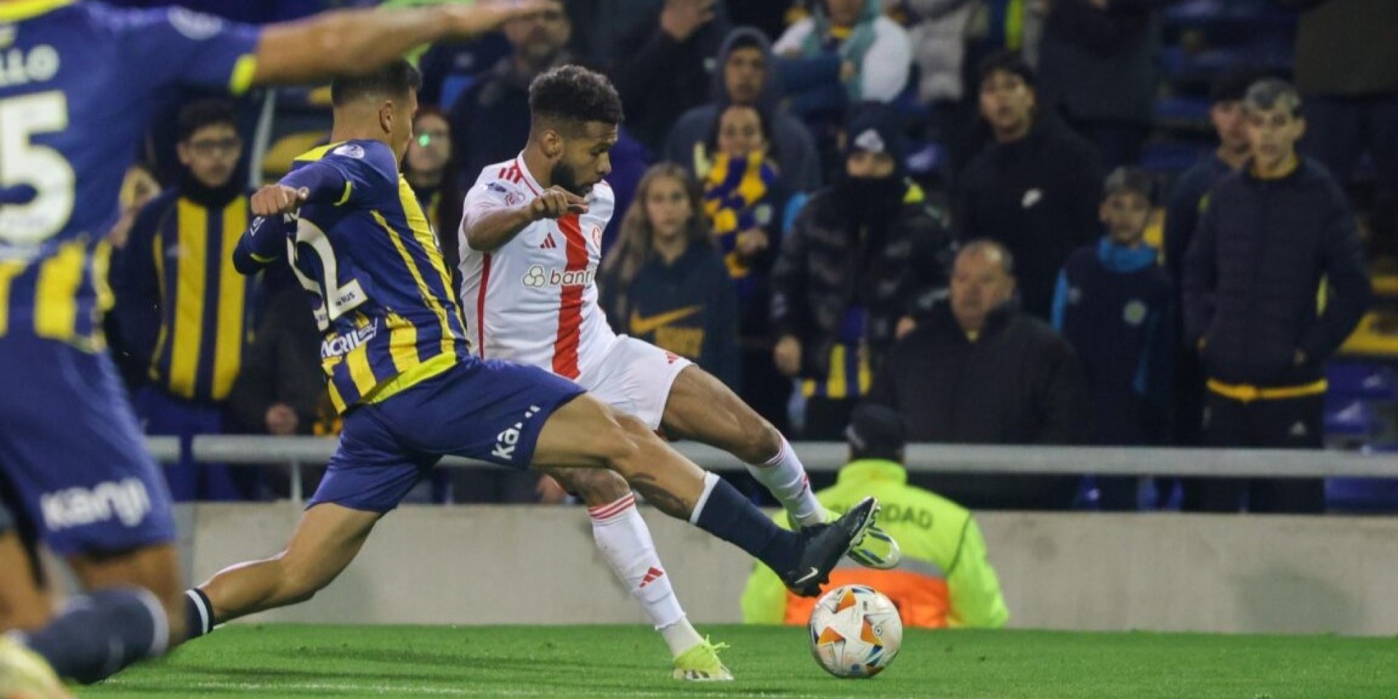 Após derrota com gol do ex-gremista Campaz, Colorado precisará reverter o placar no Beira-Rio na próxima terça-feira (23). Após derrota com gol do ex-gremista Campaz, Colorado precisará reverter o placar no Beira-Rio na próxima terça-feira (23).