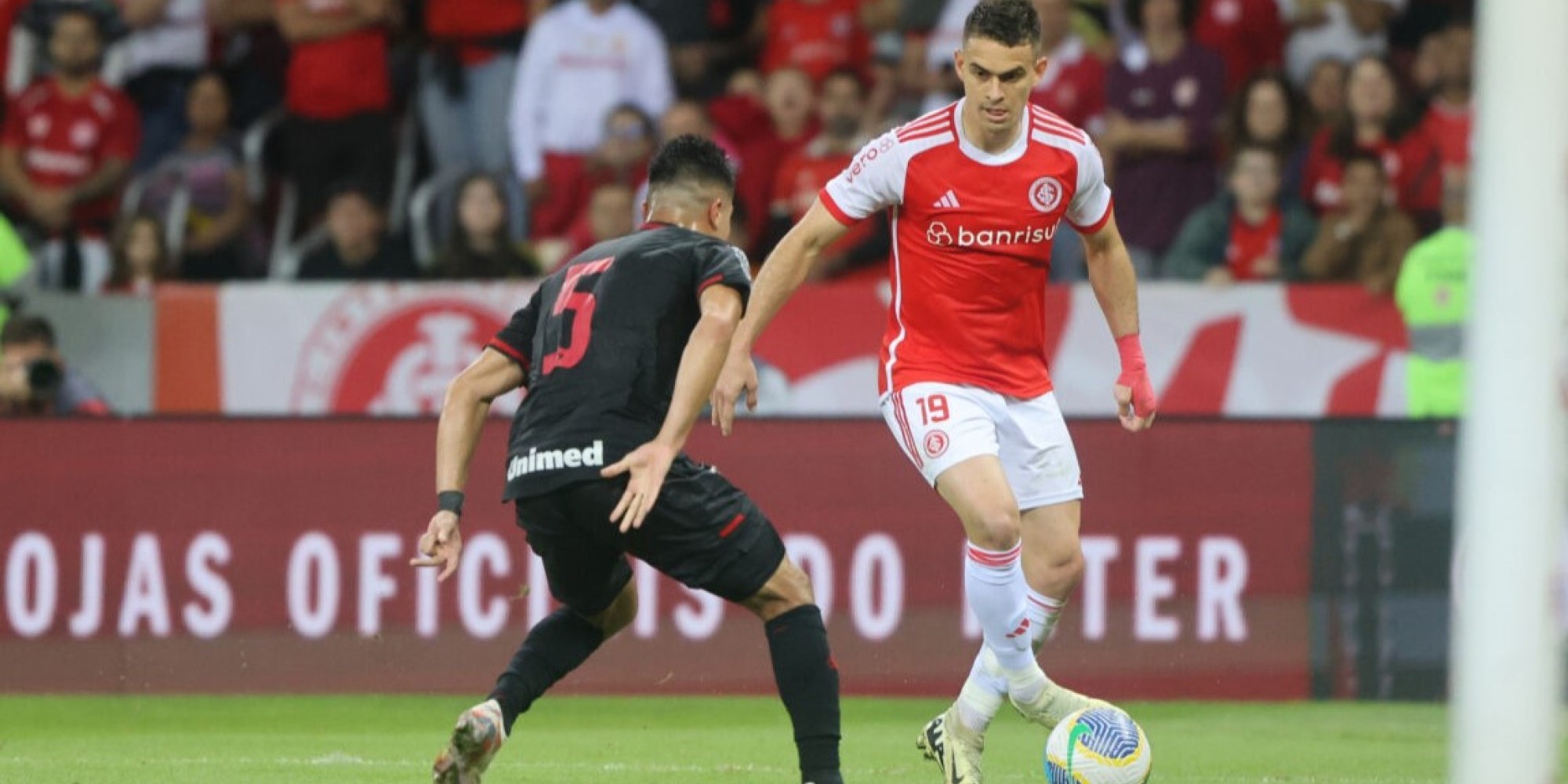 O Colorado saiu atrás no placar no início do segundo tempo, mas Borré marcou na sequência e deixou tudo igual. O Colorado saiu atrás no placar no início do segundo tempo, mas Borré marcou na sequência e deixou tudo igual.