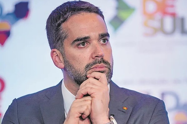 Justiça determina que publicação de Jean Wyllys contra o governador Eduardo Leite seja removida