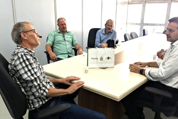 Prefeito e vereadores de Encantado visitam secretários estaduais