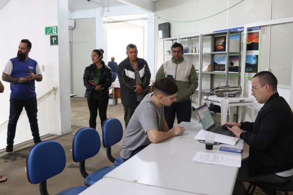 Microempreendedores recebem recursos arrecadados pelo Governo do Estado