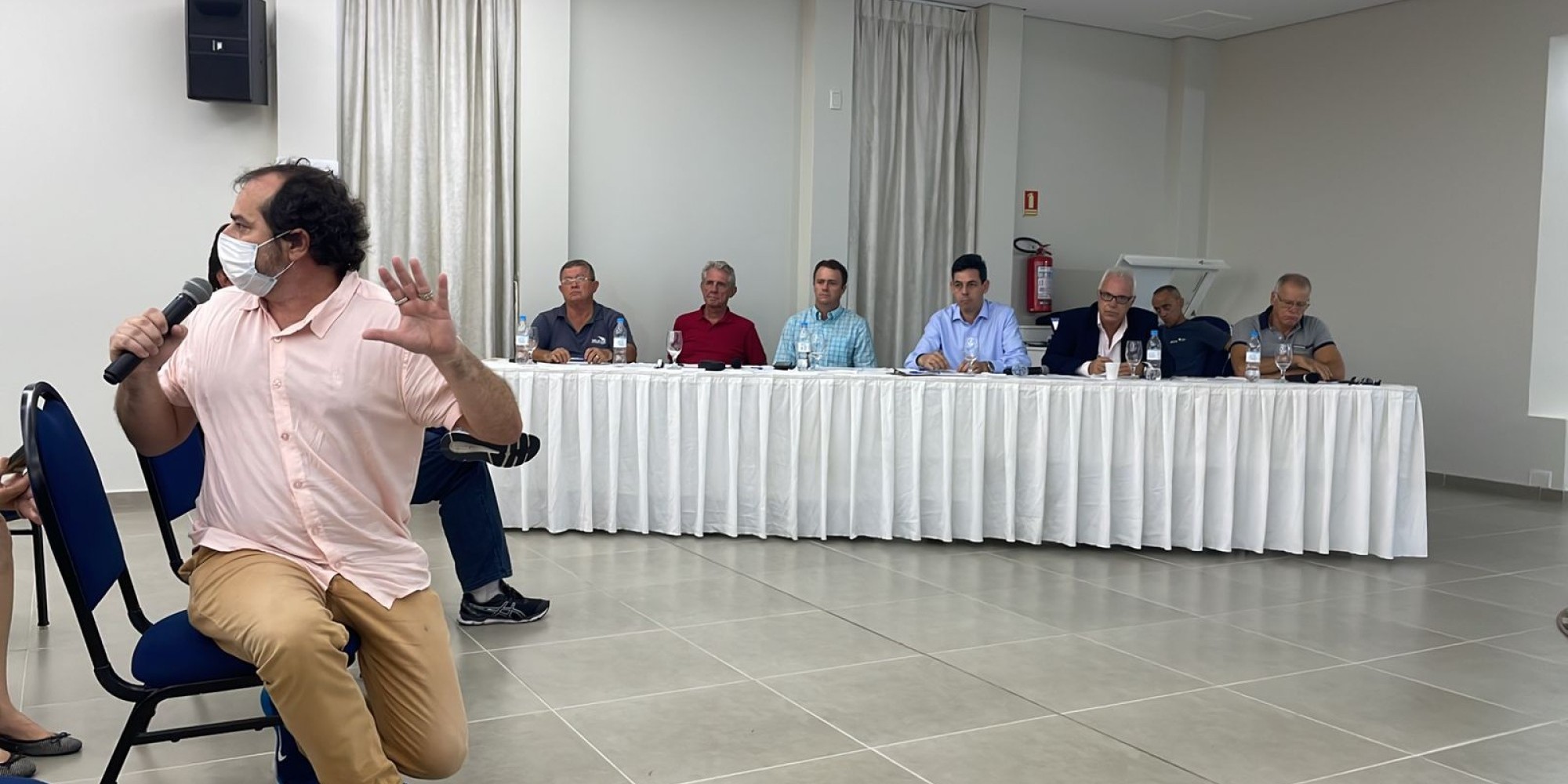 Álex Herold, presidente da ACI-E Encantado, discursa durante o evento Álex Herold, presidente da ACI-E Encantado, discursa durante o evento