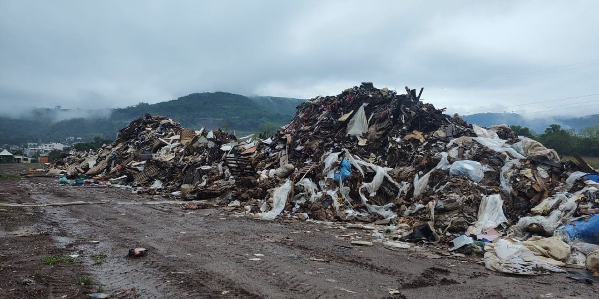 Todo o material será transferido corretamente para o aterro sanitário de Minas do Leão Todo o material será transferido corretamente para o aterro sanitário de Minas do Leão