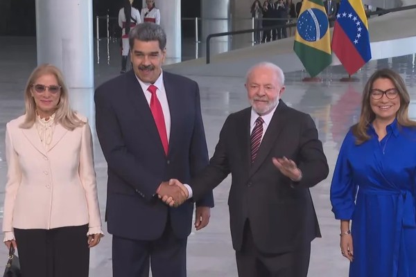 Lula se reúne com o Presidente da Venezuela em reunião no Palácio do Planalto 