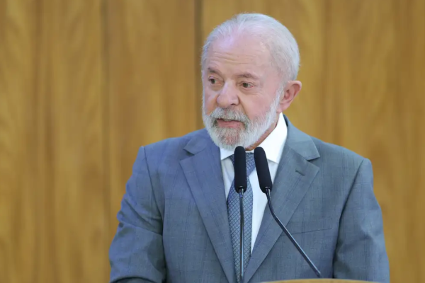 Despacho foi publicado nesta quinta-feira (17) no Diário Oficial. Governo alegou inconstitucionalidade e impacto fiscal. Medida havia sido aprovada para atender decisão do STF sobre a redistribuição proporcional de cadeiras.