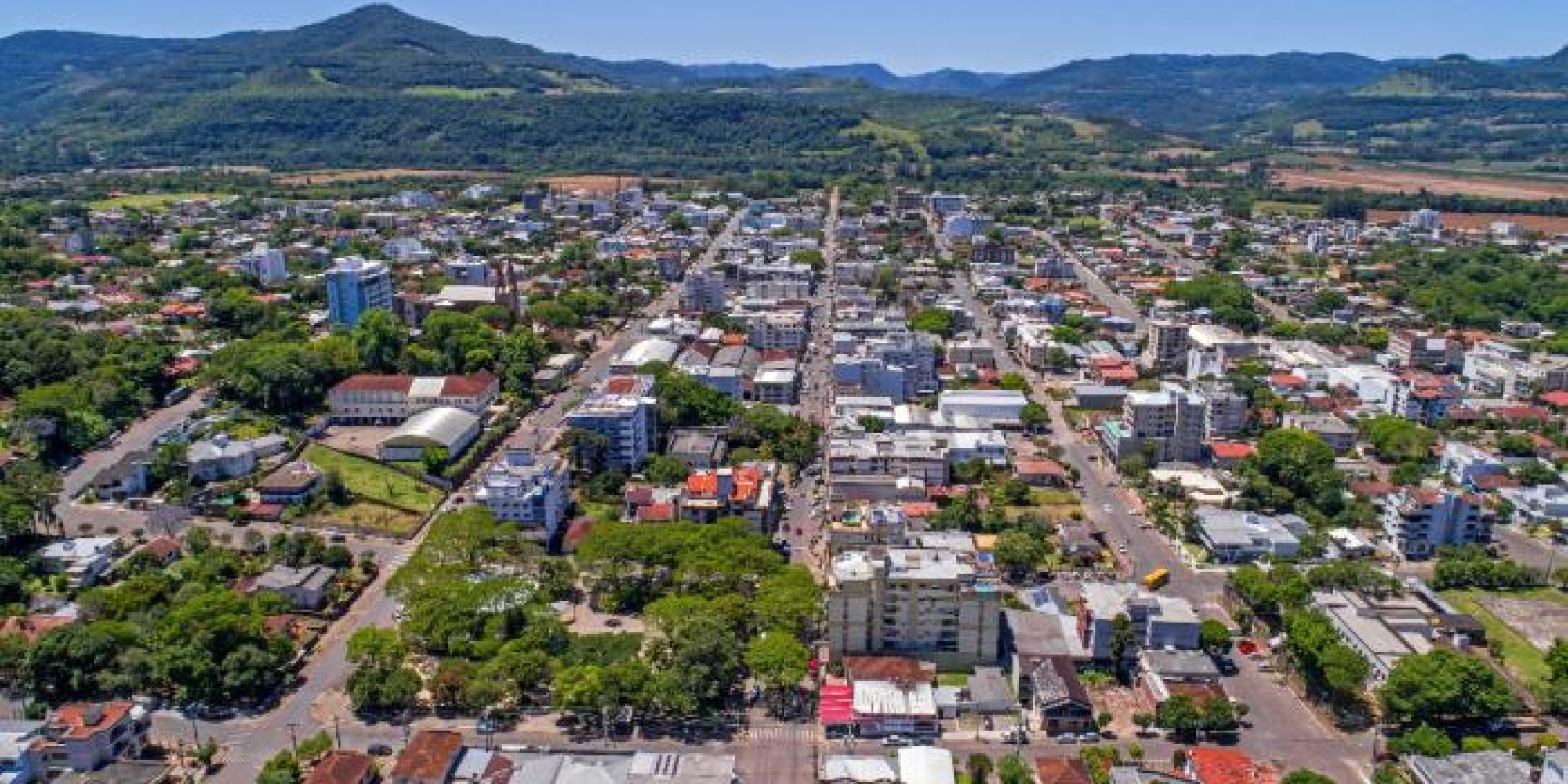 Os números positivos foram resultado da admissão de 725 trabalhadores e o desligamento de outros 608 nos últimos dois meses. Os números positivos foram resultado da admissão de 725 trabalhadores e o desligamento de outros 608 nos últimos dois meses.