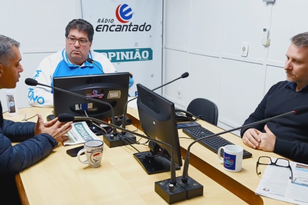 Secretário de Comunicação Institucional do Governo esteve com o presidente do CODEVAT, Luciano Moresco, na Rádio Encantado nesta sexta-feira (13).