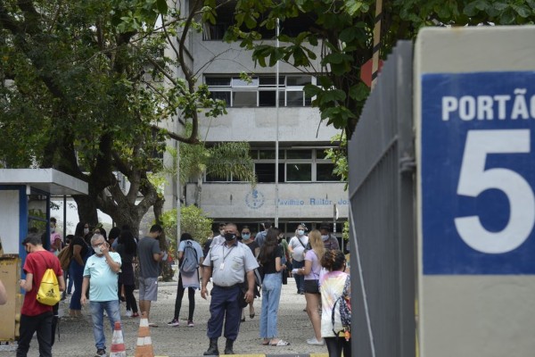 Os estudantes pré-aprovados terão até o dia 29 de março para comprovar informações
