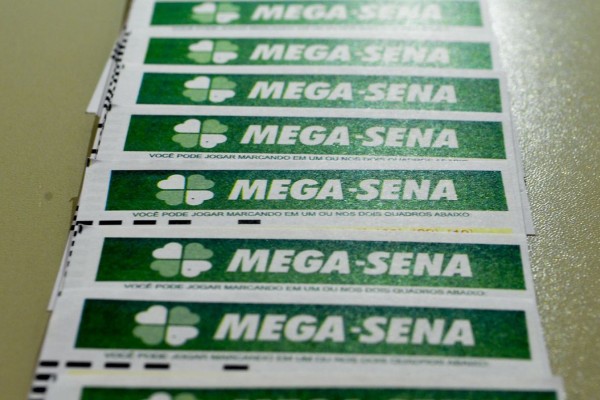 Os números sorteados foram 01-02-10-32-34-59.