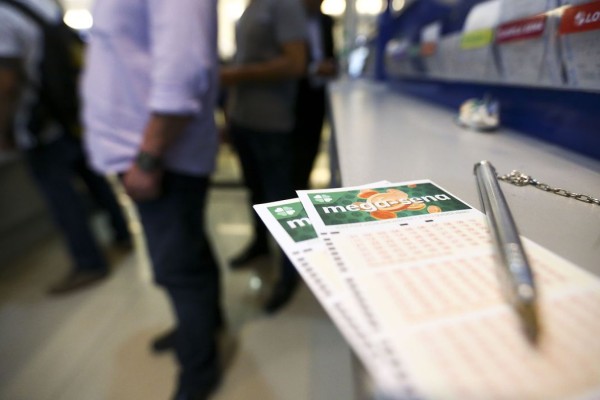 Apostas podem ser feitas até 19h em lotéricas ou pela internet.