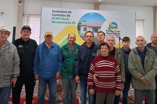 A assinatura dos contratos, pelo programa do Governo Federal Minha Casa, Minha Vida Reconstrução, aconteceu na manhã da quinta-feira (8), em Marques de Souza.