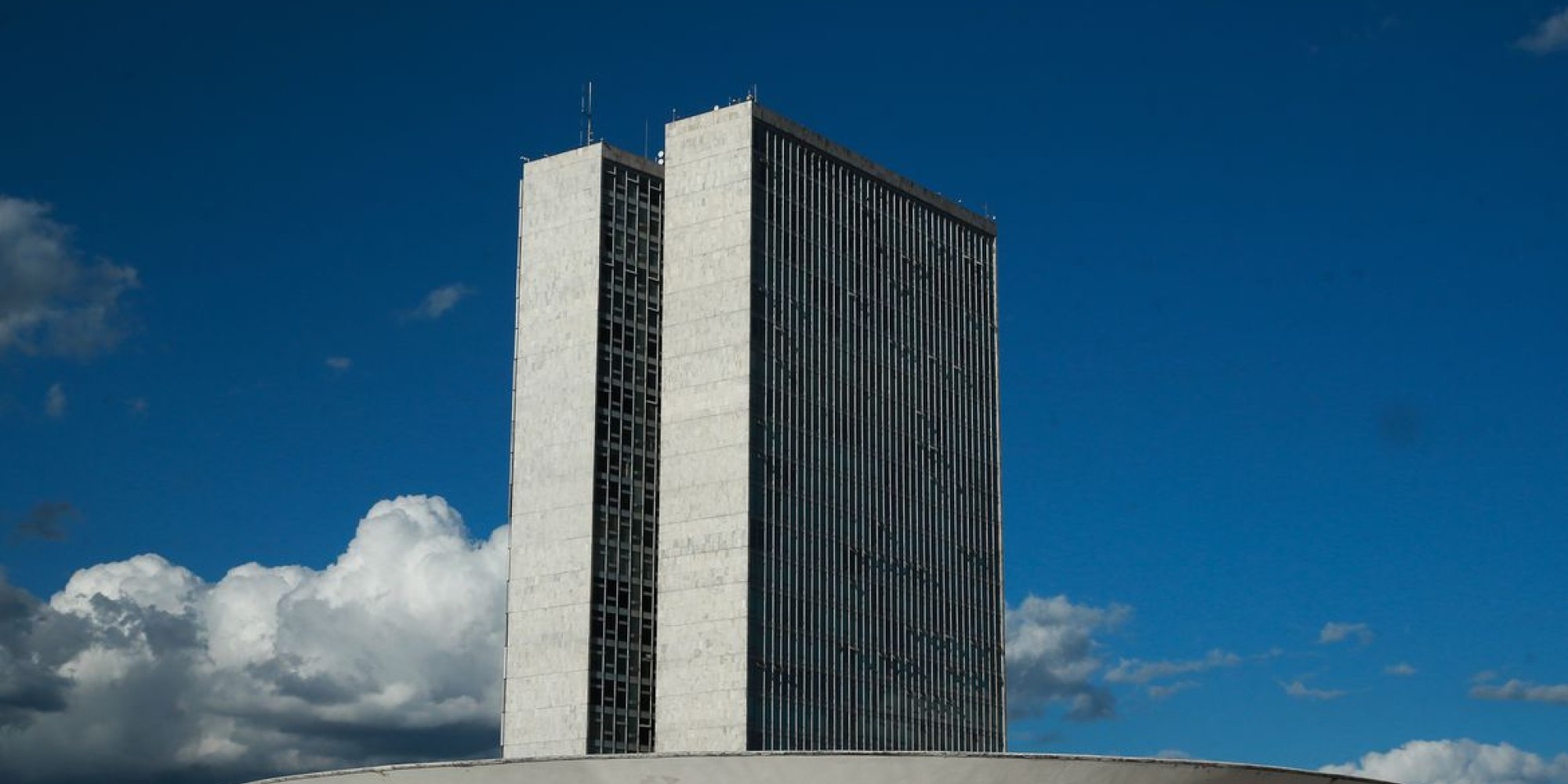 Salários serão equiparados aos do STF e subirão para R$ 46,3 mil. Salários serão equiparados aos do STF e subirão para R$ 46,3 mil.