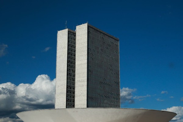 Salários serão equiparados aos do STF e subirão para R$ 46,3 mil.