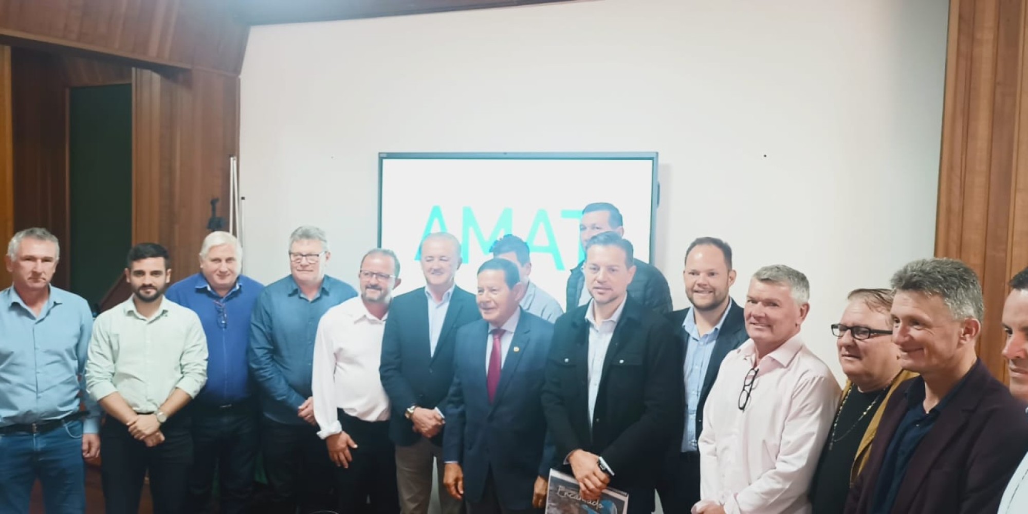 O senador foi recebido por prefeitos e empresários no Auditório Brasil do Centro Administrativo Adroaldo Conzatti, em Encantado, na manhã desta sexta-feira (20). O senador foi recebido por prefeitos e empresários no Auditório Brasil do Centro Administrativo Adroaldo Conzatti, em Encantado, na manhã desta sexta-feira (20).