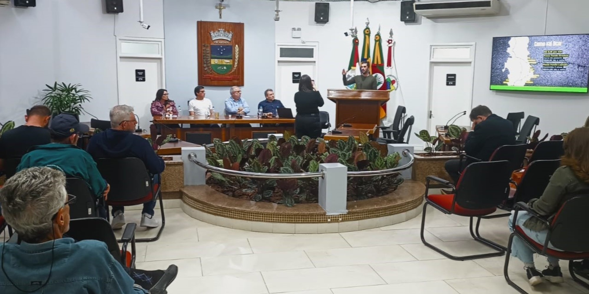 Encontro promovido pela bancada do PT na Assembleia Legislativa reuniu a comunidade na Câmara de Vereadores nesta quinta-feira (11) e defendeu a suspensão das concessões em andamento. Encontro promovido pela bancada do PT na Assembleia Legislativa reuniu a comunidade na Câmara de Vereadores nesta quinta-feira (11) e defendeu a suspensão das concessões em andamento.