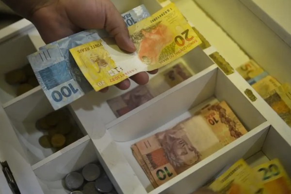 Ao todo, a Caixa Econômica Federal liberará R$ 4 bilhões neste mês de abril.