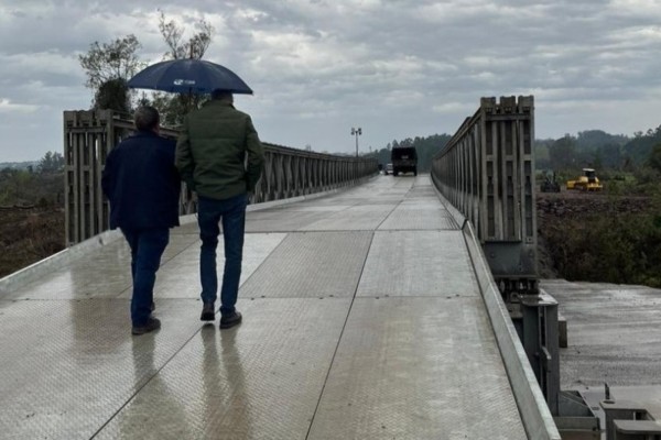 Por segurança, só será permitida a passagem de um carro por vez.