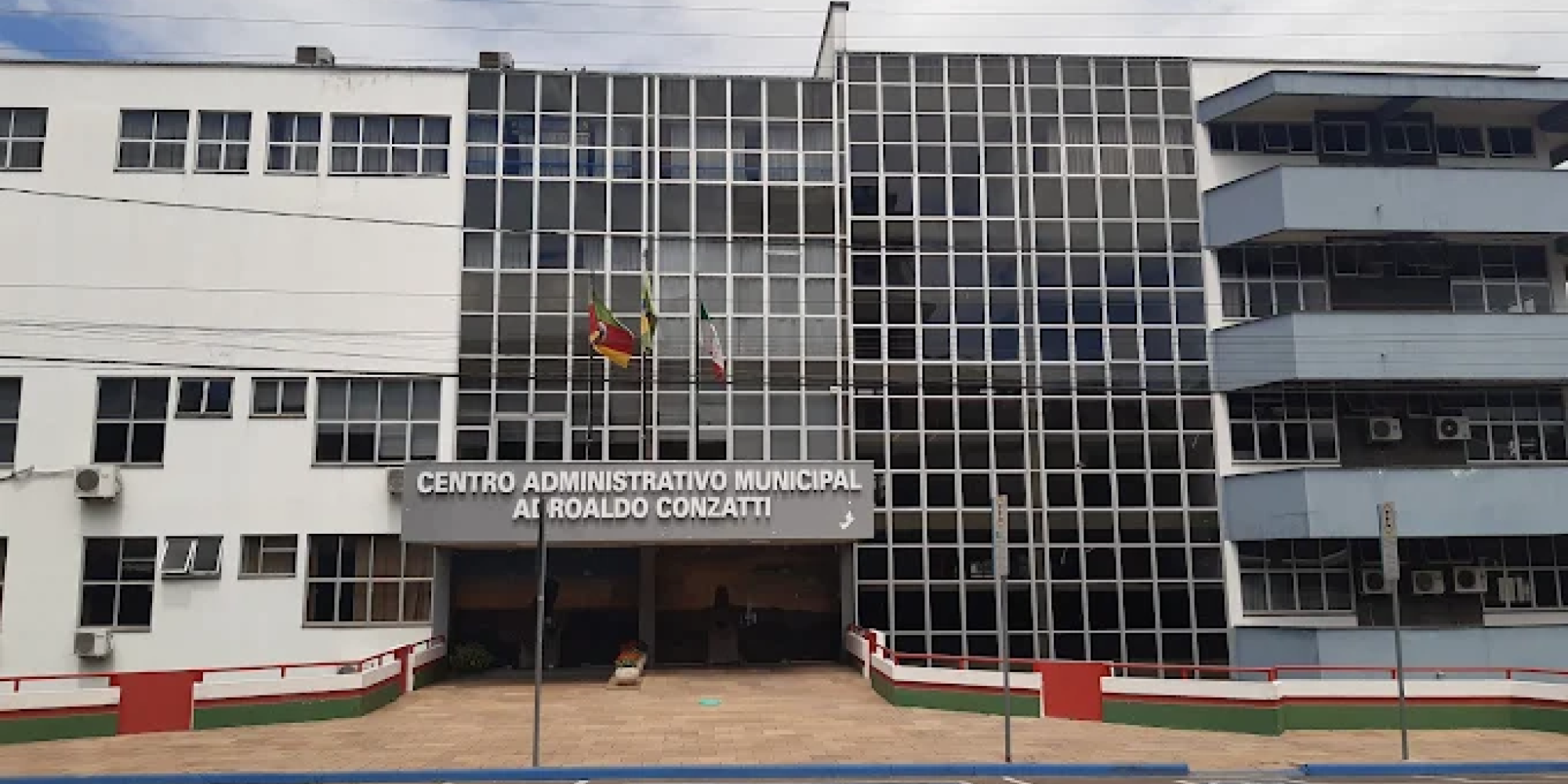 Clarissa Scatola pediu exoneração para atuar na iniciativa privada, enquanto Loivo Castoldi Dezordi assume a Defesa Civil após saída de Roberto Pretto, exonerado por decisão política da Prefeitura. Clarissa Scatola pediu exoneração para atuar na iniciativa privada, enquanto Loivo Castoldi Dezordi assume a Defesa Civil após saída de Roberto Pretto, exonerado por decisão política da Prefeitura.