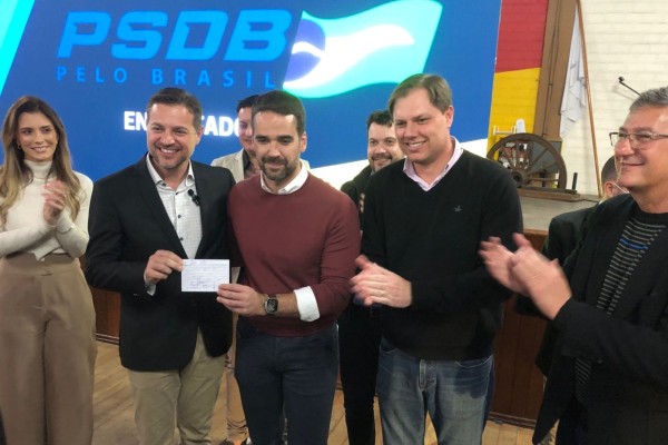 Cerimônia também contou com o presidente estadual da legenda, deputado federal Lucas Redecker.