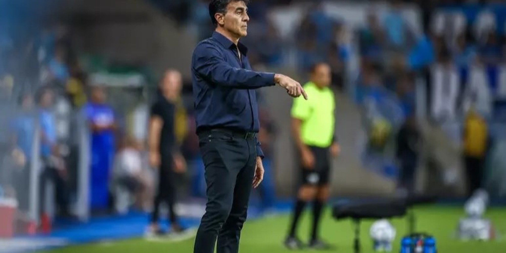 A direção busca o substituto para o treinador argentino, que teve 53% de aproveitamento no Tricolor. James Freitas deve comandar o time no Gre-Nal do próximo sábado (19), às 21h, na Arena, em Porto Alegre. A direção busca o substituto para o treinador argentino, que teve 53% de aproveitamento no Tricolor. James Freitas deve comandar o time no Gre-Nal do próximo sábado (19), às 21h, na Arena, em Porto Alegre.