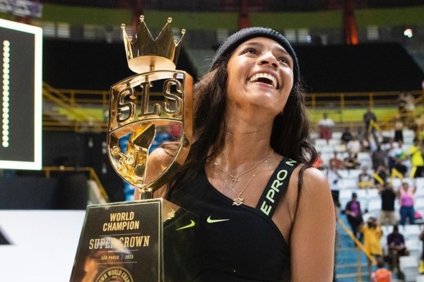 Rayssa Leal brilha e conquista título com maior nota da carreira 