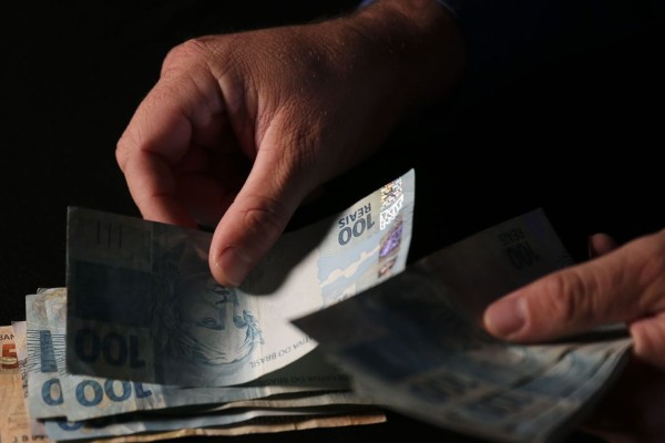 Estão sendo depositados R$ 6 bilhões a 4,46 milhões de contribuintes.