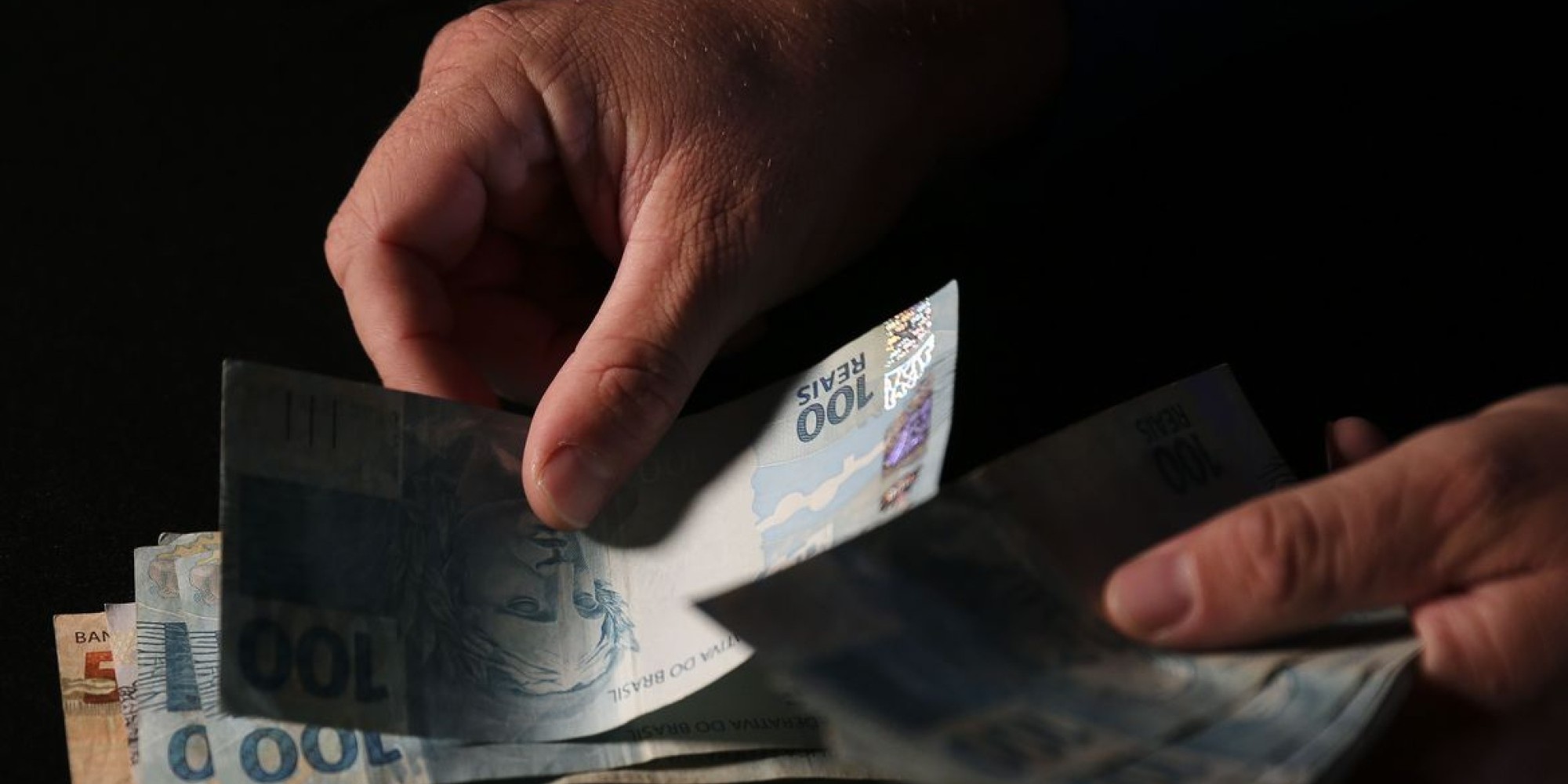 Estão sendo depositados R$ 6 bilhões a 4,46 milhões de contribuintes. Estão sendo depositados R$ 6 bilhões a 4,46 milhões de contribuintes.
