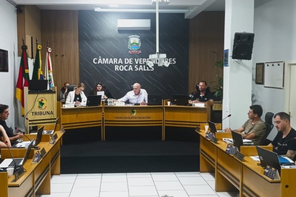Os parlamentares também acompanharam, na noite desta segunda-feira (29), audiência pública sobre a prestação de contas do segundo quadrimestre do Executivo Municipal.