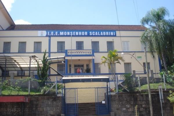 A etapa de pré-matrícula deve ser realizada diretamente pelo site da Secretaria Estadual da Educação.