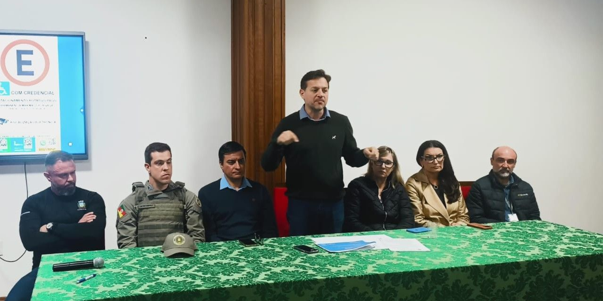 Prefeitura, entidades representativas e vereadores discutiram nesta segunda-feira (8) a proposta de reativação do sistema, que deve ser votada com rapidez para atender a demanda do setor antes do Natal. Prefeitura, entidades representativas e vereadores discutiram nesta segunda-feira (8) a proposta de reativação do sistema, que deve ser votada com rapidez para atender a demanda do setor antes do Natal.
