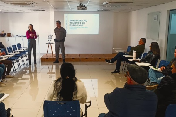 Encontro reuniu cerca de 20 participantes e abordou índices criminais, importância dos boletins de ocorrência e boas práticas de segurança no comércio local.