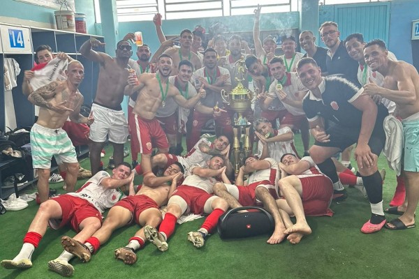 A equipe de Jacarezinho venceu a competição de forma invicta.